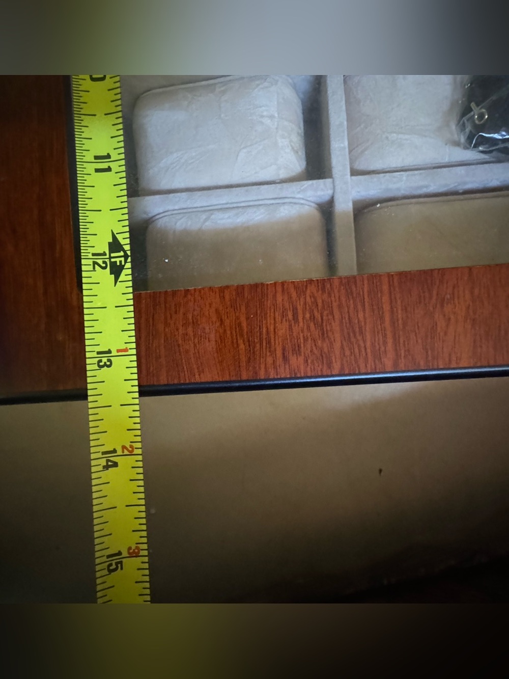Wood locking 12 watch storage box - Picture 5 of 5